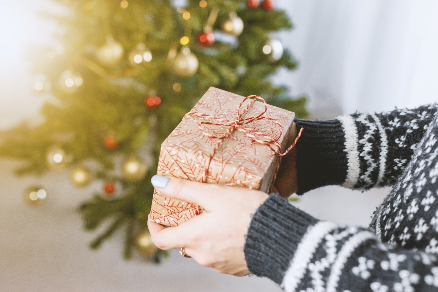 How to Survive Holiday Spending Without Breaking Your Bank